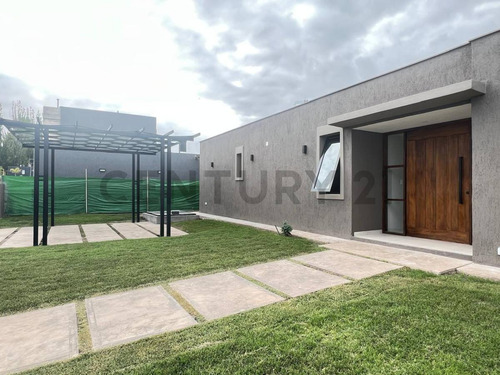 Se Vende Casa En Barrio Privado Lar De Vieytes Ii