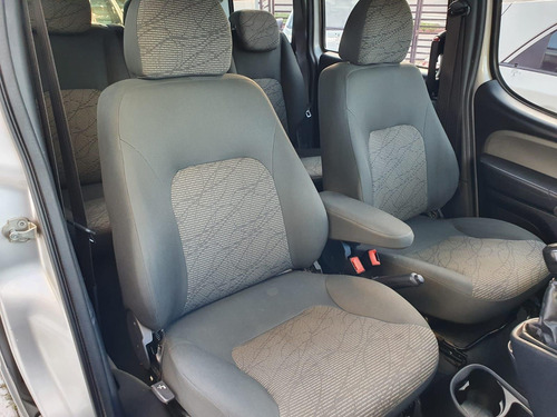 Imagem 6 de 7 de Fiat Doblo Essence 1.8 7l Flex Mec