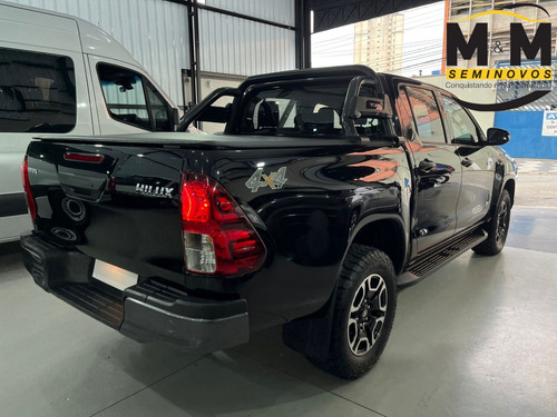 Toyota Hilux 2.8 D-4D TURBO DIESEL CD POWER PACK 4X4 MANUAL