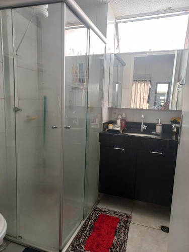 Apt Com 2 Quartos E 1 Banheiro, Sala Cozinha Com Armários Pl