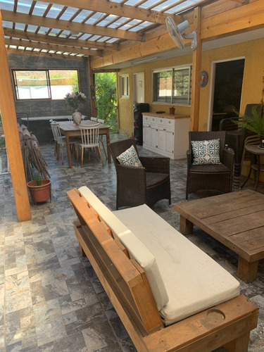 Casa En Venta A 2 Cuadras De La Plaza De Peñaflor, Excelente