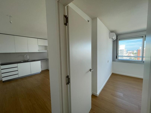 Imagen 13 de 15 de Apartamento 1 Dormitorio En El Corazón De Malvín- E-tower Sky Ne #1206
