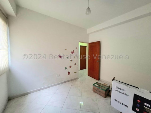 Excelente Apartamento En Venta Urb. San Jacinto, Maracay, Con Planta Electrica, Piso Bajo, 24-28825 Mv