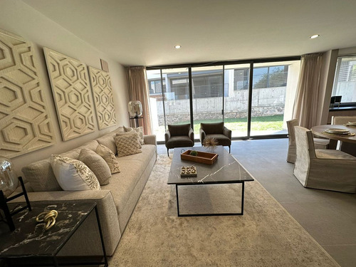 Se Vende Residencia De Autor En La Espiga Residencial, 4ta Recamara En Pb..