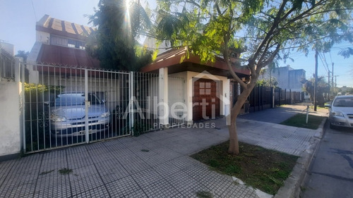 Venta - Chalet Con Gran Fondo Libre - Haedo