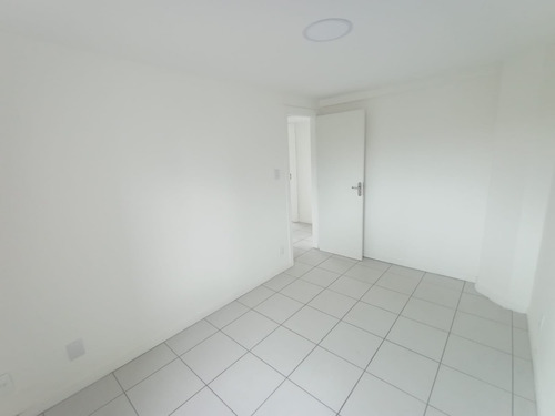 Alugo Apartamento De Três Quartos No Bairro N.s.das Graças.
