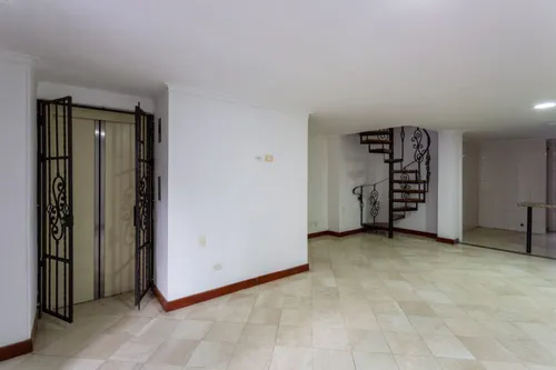 Apartamento En Venta En Conquistadores. Cod V21453