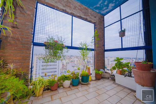 Departamento De 2 Ambientes De 53,73 M2. Piso Alto, Balcón. Cochera Fija. Apto Profesional. Flores