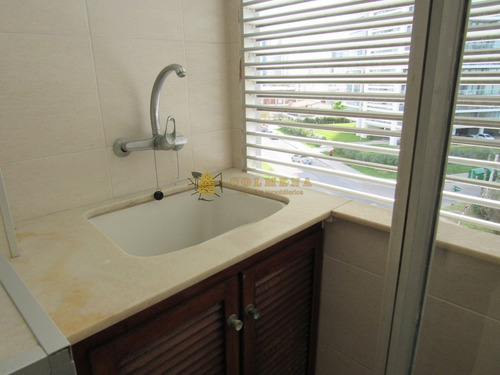 Apartamento En Venta Y Alquiler. Excelente Ubicación- Ref: 3383