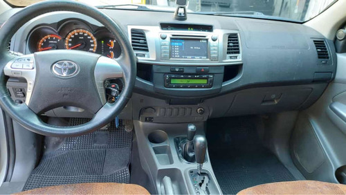 Imagen 2 de 8 de Toyota Hilux Automática