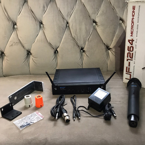 Kit Microfone Sem Fio Gemini Uf-1264 Simples Com Receiver Cor Preto