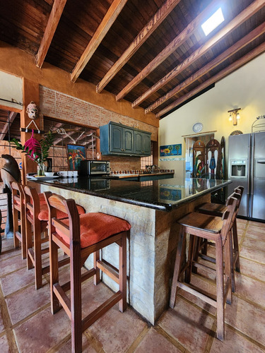 Amplia Casa Estilo Chana, La Comarca