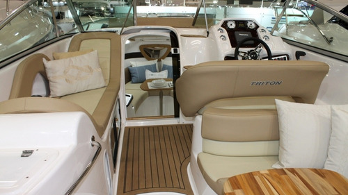 Lancha Triton 300 Classic