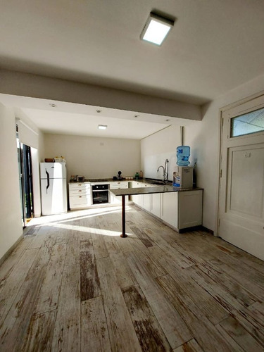 Imagen 3 de 19 de Hermosa Casa Minimalista En Venta De 4 Ambientes Cochera Y Jardín En Adrogué