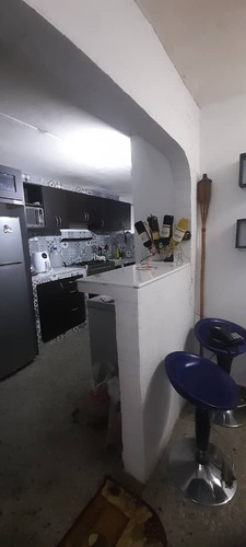 Apartamento En Venta, Los Teques Urb. Simón Bolivar 18$ Mil