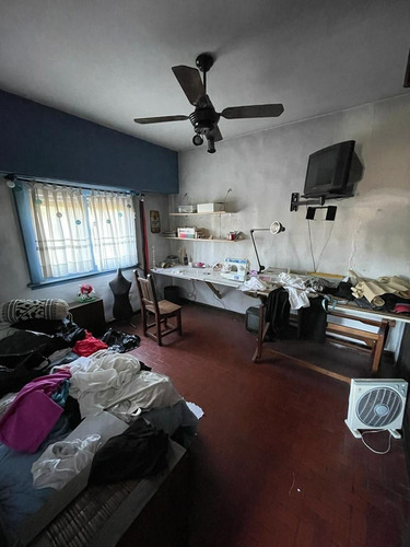 Imagen 19 de 24 de Jacinto Calvo 1135, Entre Jorge Y Bouchard, José Mármol - Casa Desarrollada En Dos Plantas Sobre Amplio Lote Y Pileta.