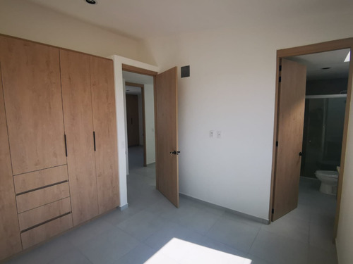 Renta De Casa Residencial En Privada Con Casa Club Ciudad Maderas