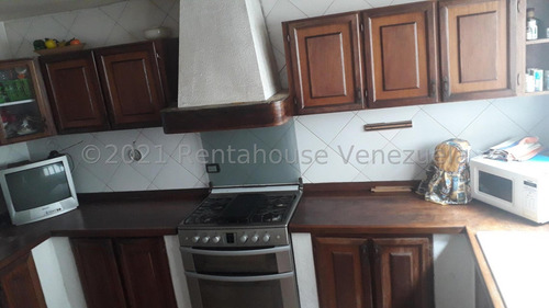 Casa En Venta La Trinidad. Codigo: 22-19042 Cm