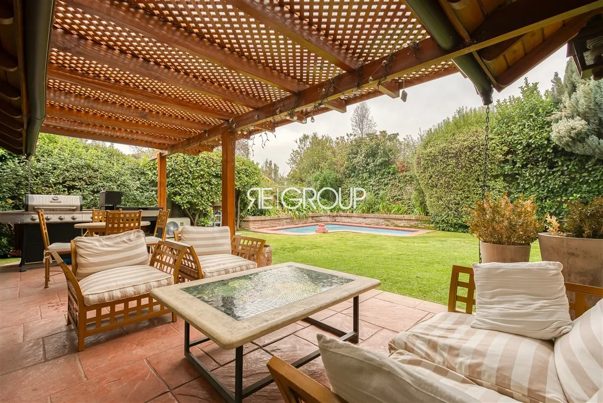 Imagen 2 de 22 de Casa En Venta De 4 Dorm. En Lo Barnechea