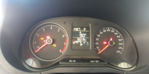 Imagen 2 de 15 de Volkswagen Polo Tsi Rojo Flash 2016