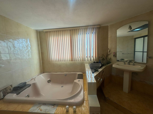 Casa En Venta, Lomas De La Hacienda, 4 Recámaras.