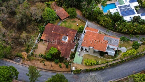 Excelente Casa En Venta Cerro Verde Con Mucho Potencial Para Remodelar 23-23793