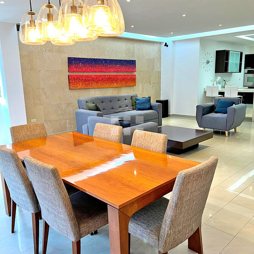 Apartamento De Lujo Con Vista Al Mar En El Conjunto Residencial Karla Valentina