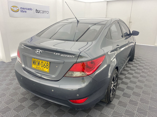 Imagen 8 de 25 de Hyundai Accent I25 Gl 1.4