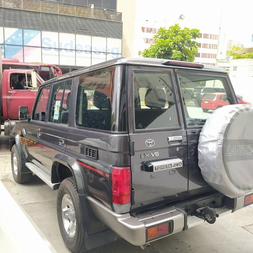 Imagen 2 de 11 de Toyota Macho Chasis Largo 2022 0km.
