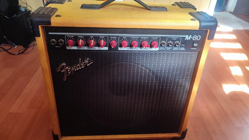 Amplificador Fender M-80 Series