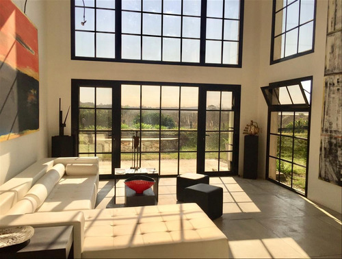 Hermosa Casa Y Terreno Adyacente. 1200 M2 Totales