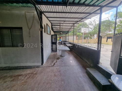Carlos Colmenarez Vende Granja Amoblada Con Casa Principal De 4hab,3bñ,estacionamiento Multiple,casa De Encargado,deposito,a/a Entodas Las Hab,cocinas Dentro Y Fuera Con Parrillera A Gas Corrales,gall