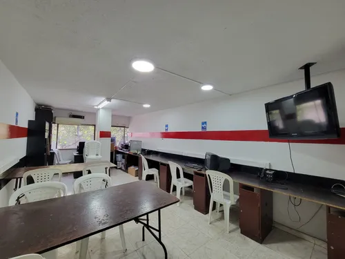 Local En Venta En Versalles. Cod V11359