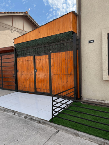 Venta Casa 2 Dormitorios Valle Grande Con Estacionamiento
