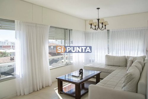 Vende Y Alquila Apartamento De 2 Dormitorios En Peninsula, Punta Del Este 