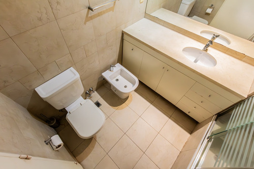 Venta Departamento 2 Ambientes Al Frente, Piso Alto, Balcón Y Cochera Cubierta En Nuñez