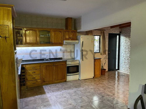 Venta De Casa Barrio Primero De Mayo. Las Heras.