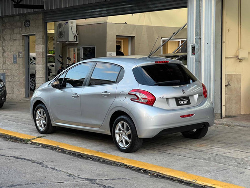 Imagen 3 de 13 de Peugeot 208 1.5 Allure /// 2015 - 127.000km