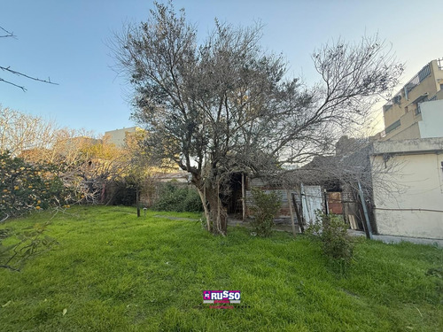 Venta De Casa 4 Ambientes Sobre Dos Lotes - Isidro Casanova