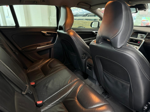 Volvo V60 2.0 T5 R DESIGN COMFORT 16V TURBO GASOLINA 4P AUTOMATIZADO