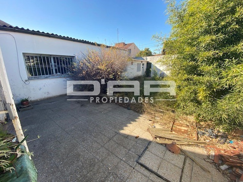 Imagen 1 de 12 de Casa 4 Ambientes - Eizaguirre 300