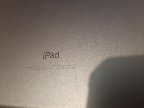 Ipad A1893 Para Partes O Arreglar Leer Bien Gris Claro (Usado)