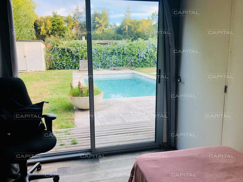 Casa De Cuatro Dormitorios Con Piscina En Barrio Privado.- Ref: 29000