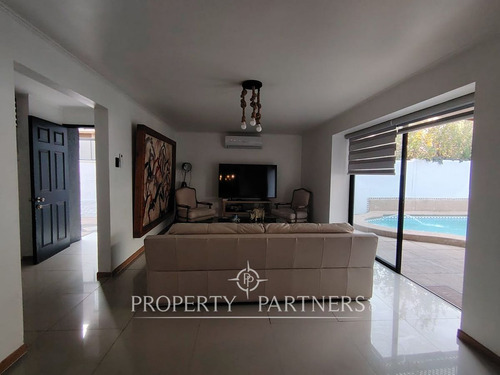 Arriendo Remodelada Casa, Sector Arboleda Peñalolé...