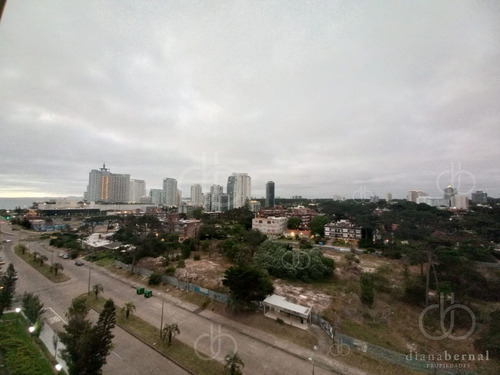 Imagen 24 de 27 de Vende Apartamento De 2 Dormitorios Y Medio En Chiverta, Reciclado Completo. Punta Del Este