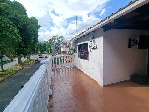 Francisco Manzanilla Vende Casa De 2 Plantas En Urb. Prebo I, Valencia Plc-1038