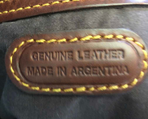Bolso De Mano 100% Cuero Con Manijas Y Tira Para Colgar.
