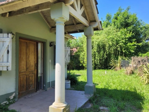 Casa En Venta - 3 Dormitorios 2 Baños - 740mts2 - Exaltación De La Cruz