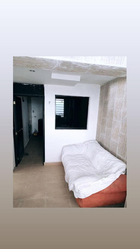 Imagen 6 de 15 de Venta De Casa Quinta, Sector Colinas De Pirineos. Adlz