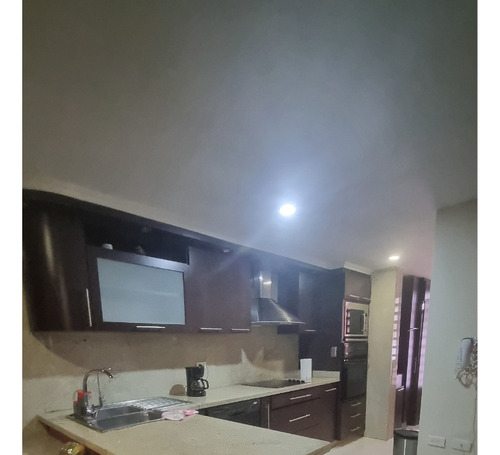 Se Vende Hermoso Ph Con Excelentes Acabados Remodelado En Lomas Del Sol Con Hermosa Terraza Piso Bajo Vista Epectacular. Jp